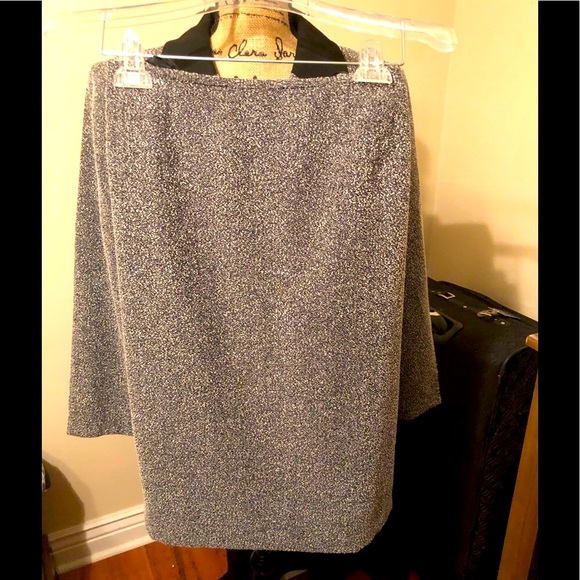 LE SUIT | boucle suit w/button down suit - Picture 8 of 8